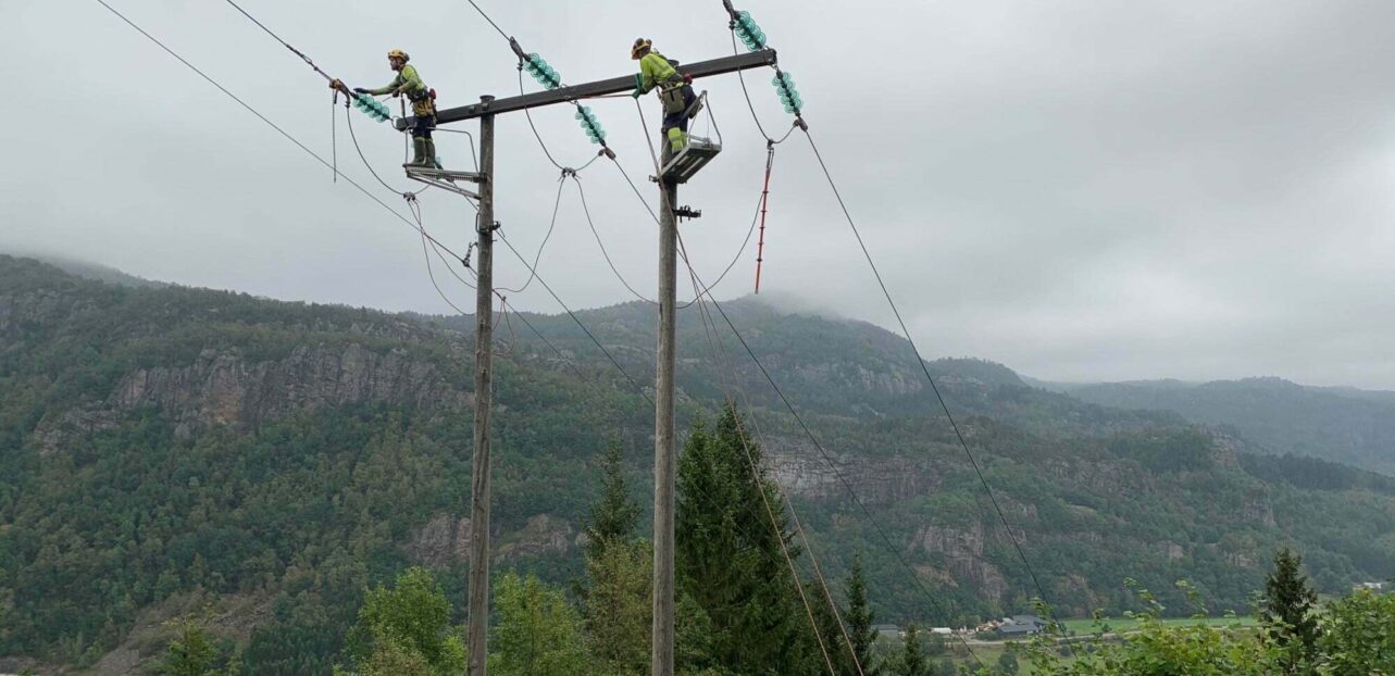Montører i stolpe